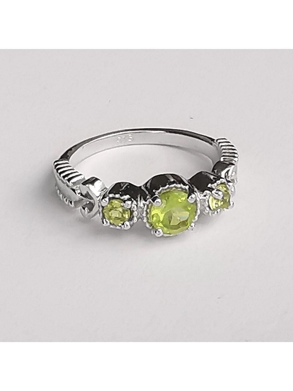 Apple Green Peridot 3 gemstone ring  sterling silver size 7 🆕
